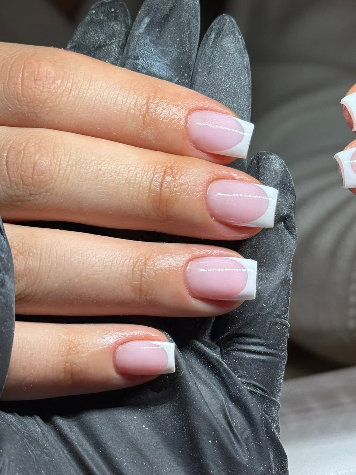 Nieuwe set gelnagels met witte french tips