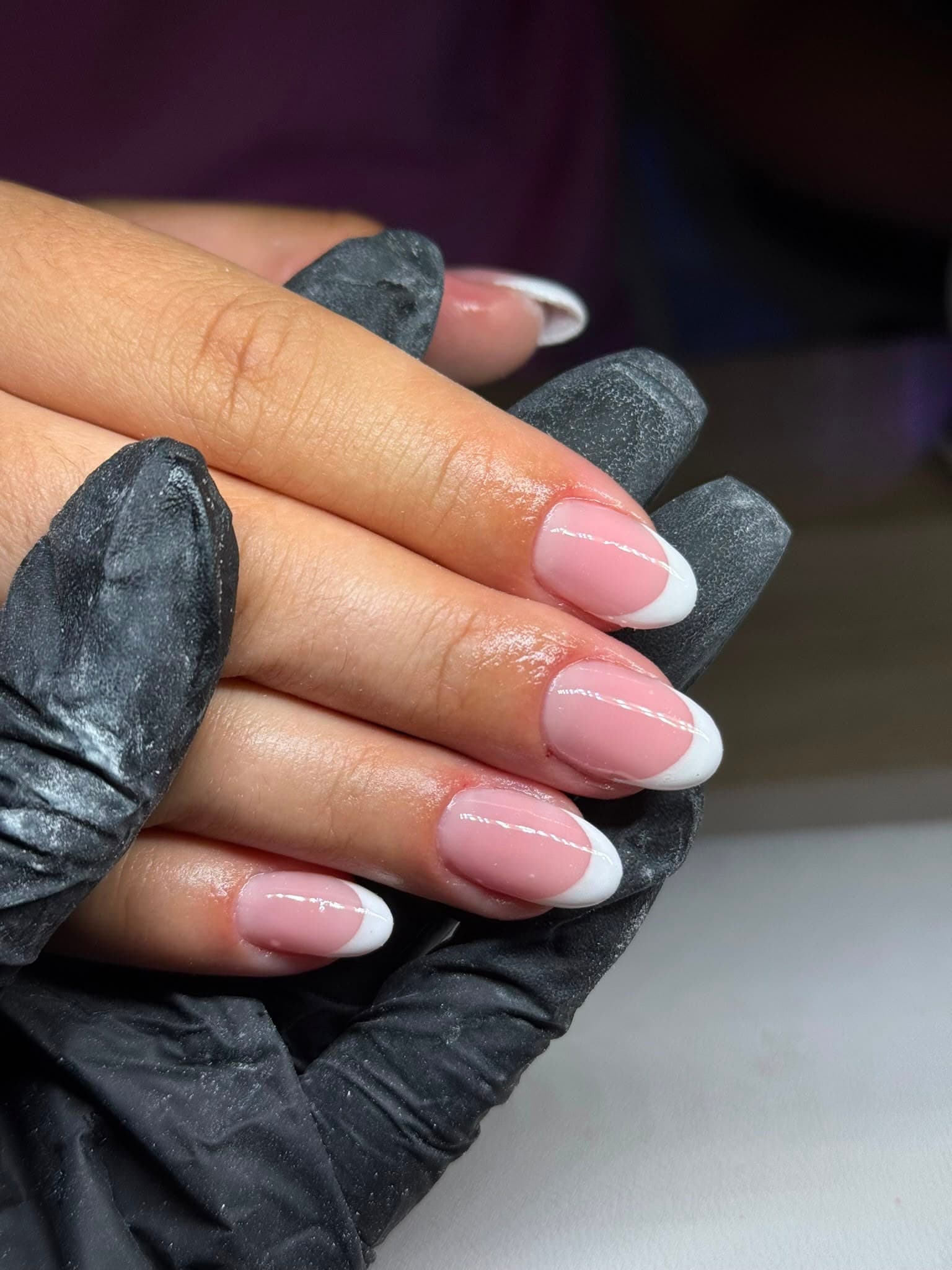 Klassieke french manicure — het handwerk dat je in de cursus leert